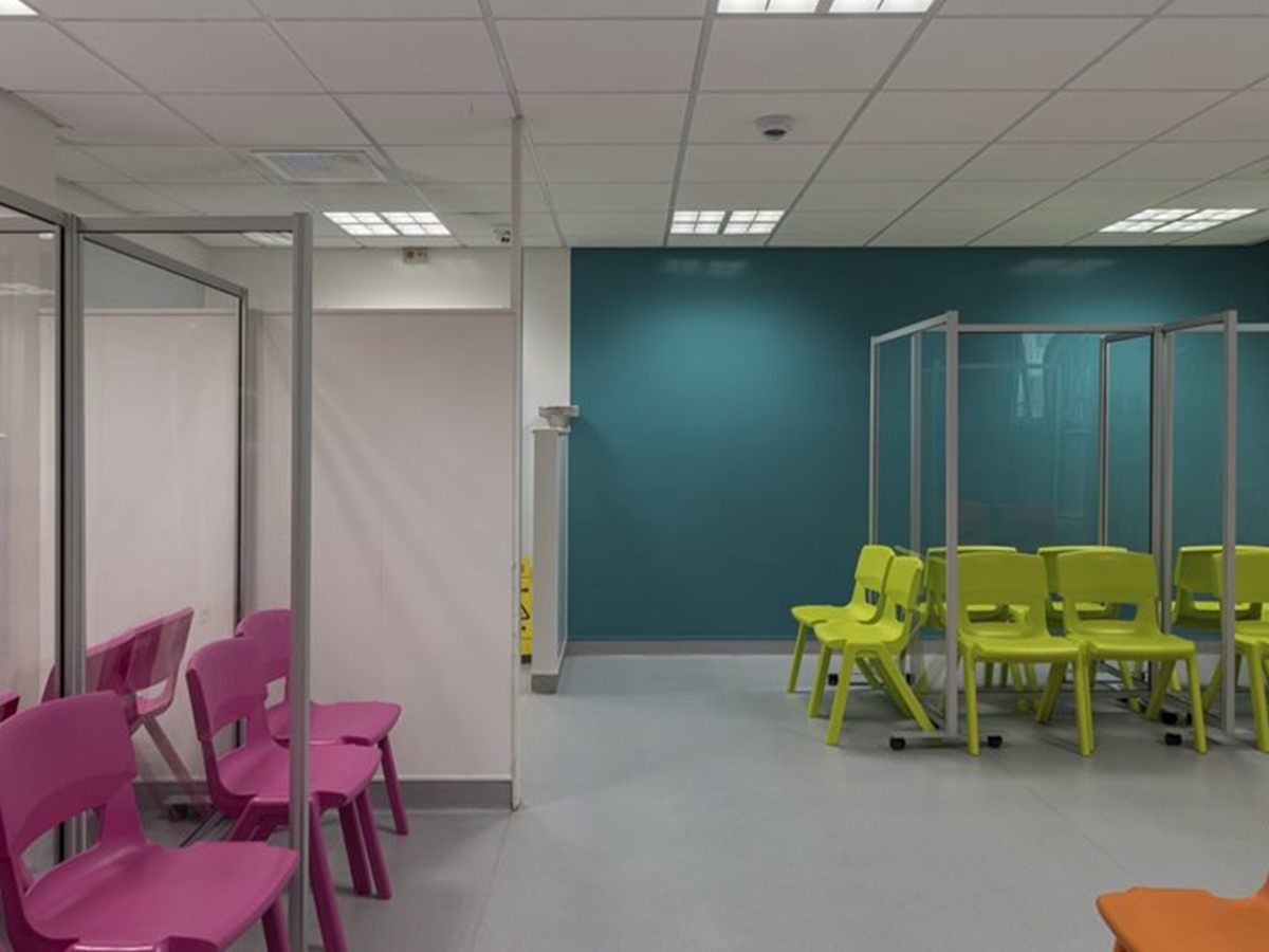 Altro-Whiterock-Chameleon-duvar-pvc-vinil-kaplama-Sheffield_Childrens_Hospital_Altro_Cantata_Altro_Whiterock_Satins_Altro_Whiterock_Chameleon_02