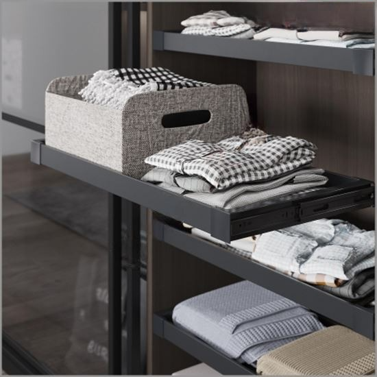 WOODEN SHELF WITH TELESCOPIC RAILS